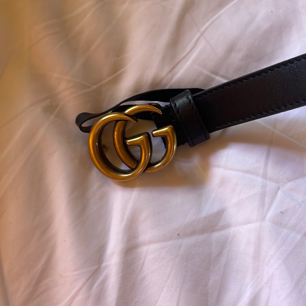 Black “Double G” Gucci belt